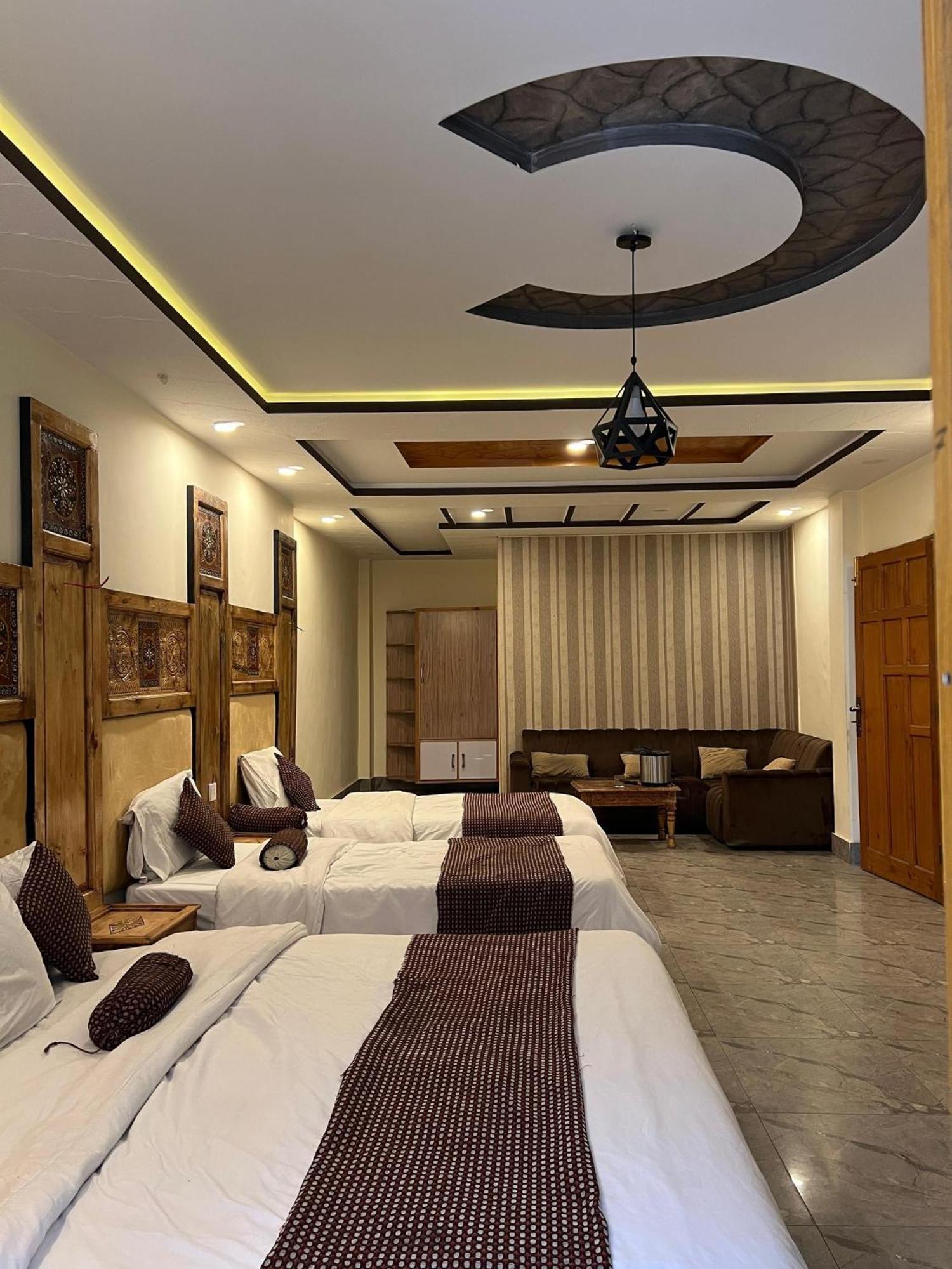 Hotel Birmingham Palace Kalam By Khan Familia Exteriör bild