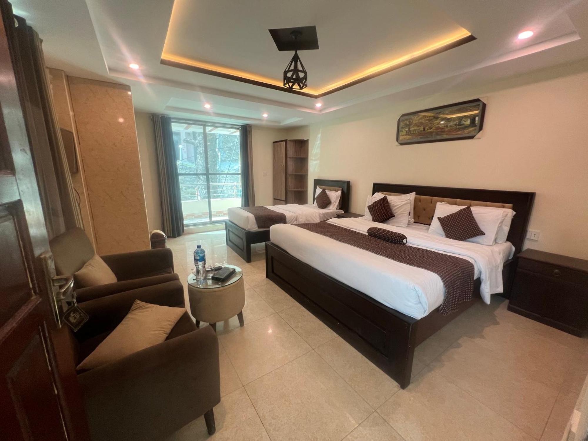 Hotel Birmingham Palace Kalam By Khan Familia Exteriör bild