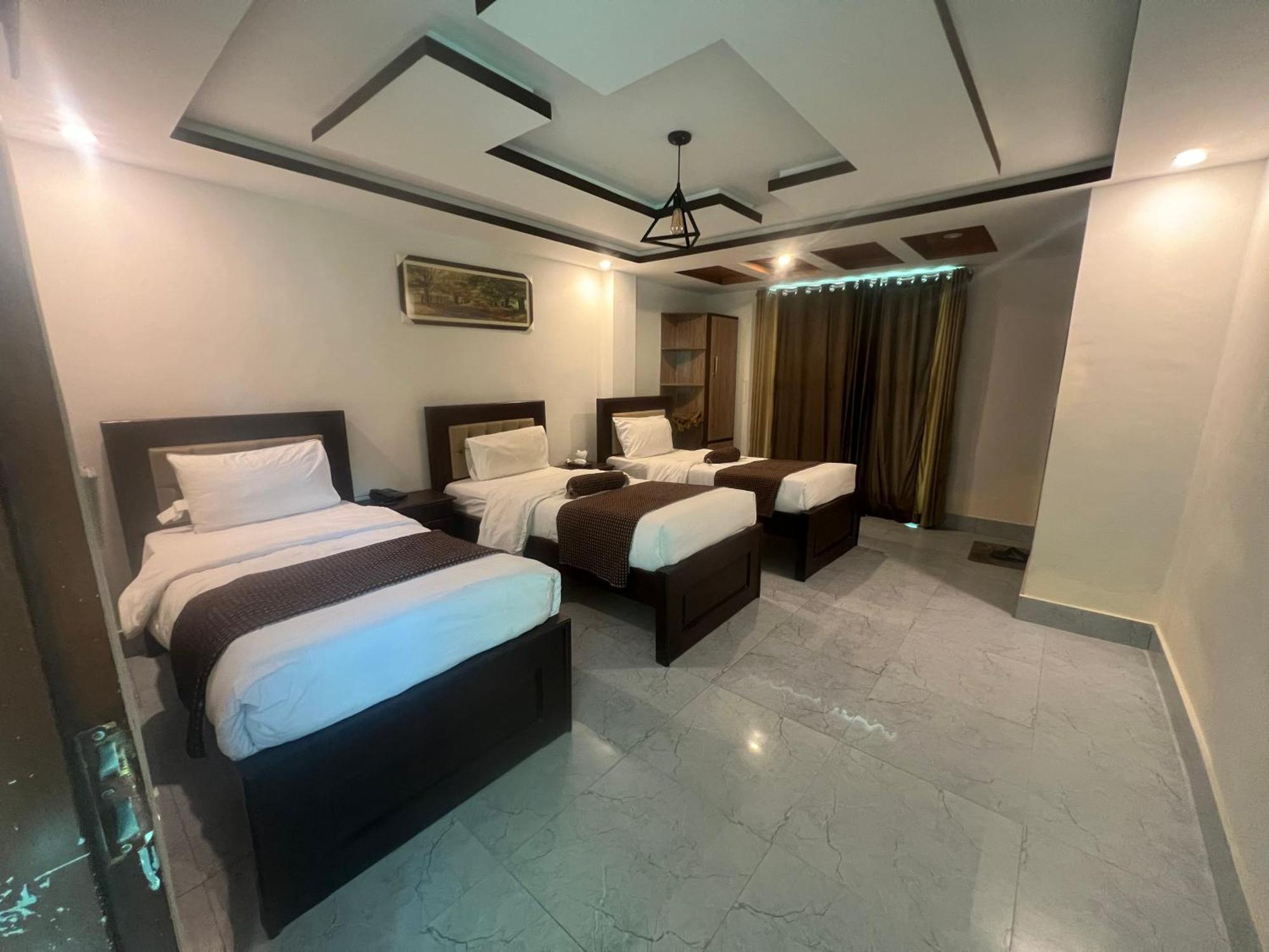 Hotel Birmingham Palace Kalam By Khan Familia Exteriör bild
